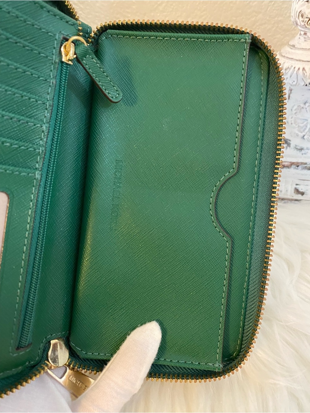 Michael Kors Green Saffiano Zip Wallet with Gold Logo - Picture 10 of 12